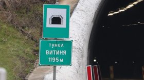 Кола се запали и затвори тунел "Витиня" на АМ "Хемус", образувало се е километрично задръстване