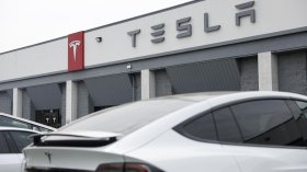 Как Tesla превърна AI в своята най-мощна машина за пари
