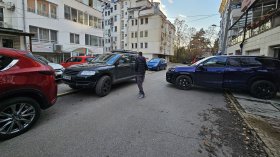 Нагло паркиране в София: Гаражи непрекъснато са блокирани