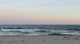 Водата в морето на Офицерския плаж е замърсена, РЗИ забранява къпането