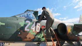 Пилоти от авиобаза "Безмер" зарадваха децата в аванс за 1 юни