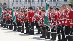 Детските и студентски гвардейски отряди впечатлиха столичани на празника