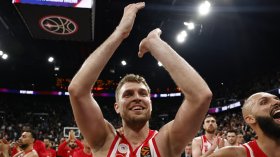 Везенков поведе "Олимпиакос" към седми пореден успех в Гърция