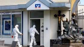 Нападатели взеха заложници в банка в Германия