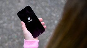 ЕС: TikTok не е защитил поверителността на децата от възрастни