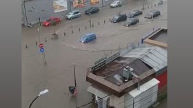 Порой и градушка в Лом, улици се превърнаха в реки (+ВИДЕО)