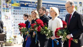 Зеленски и Фон дер Лайен рамо до рамо в Киев по случай Деня на украинската държавност (СНИМКИ)