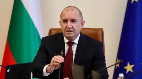 Кабинетът "Радев" ограничава социалните мрежи за децата след убийството на Кузев
