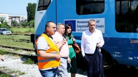 Условията за работа в железопътните депа са отчайващи, заяви министър Пеев