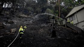 Загинал огнеборец в борбата с над 50 пожара в Австралия (+СНИМКИ)