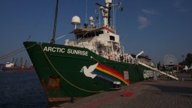 Корабът на "Грийнпийс" акостира във Варна и отваря врати за посетители