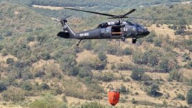 1500 декара гора горят във Врачанско, военен "Кугър" се включи в битката с огъня