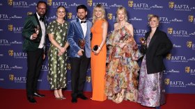 Блясък, звезден стил и големи триумфи на наградите BAFTA (СНИМКИ)