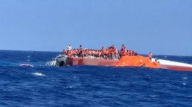 Пътнически кораб с 270 души на борда потъна край Северен Кипър