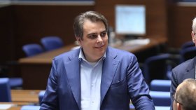 Асен Василев призова Желязков да подаде оставка
