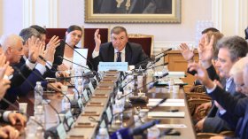 Здравната комисия изслуша кандидатите за управител на НЗОК