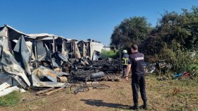 Голям пожар край Черноморец: Изгоряха бунгала и каравана