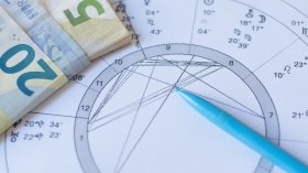 Транзитът Юпитер-Уран носи "големи пари" за 3 зодии на 21 юли 2026 г.