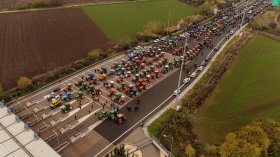 Мащабът на блокадите с трактори в Гърция (СНИМКИ)