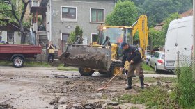 Тежко денонощие под вода: Осигуряват питейни ресурси от резерва за засегнатите райони (ВИДЕО)