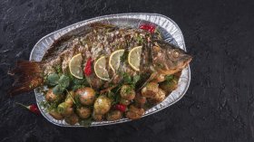 Рецепта за Никулден: Пълнен шаран с орехи и лук