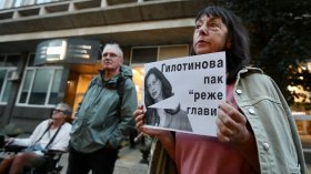 Протест пред БНТ в защита на Георги Ангелов и свободата на словото (СНИМКИ)