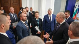 Радев награди 15 полицаи, разкрили престъпления с висок обществен риск