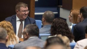 Заплатите за младите лекари са гарантирани, увери Костадин Ангелов