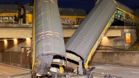 Влак падна от мост в Германия, има тежко ранен