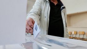 Шапка предизвика спречкване в изборна секция в Пловдив