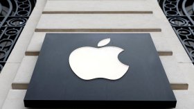 Край на ерата "Тим Кук": Кой е новият шеф на Apple Джон Тернъс?