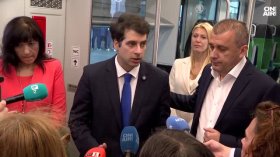 Тръгнаха новите трамваи "Шкода" в София: Пътниците ги посрещнаха с възторг (ВИДЕО)