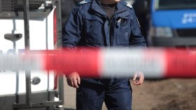 Откритото тяло в двора на хотел е на френски гражданин, мъжът е с прерязано гърло