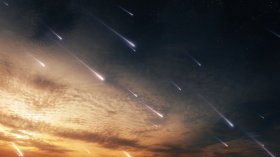 20 падащи звезди на час: Халеевата комета поднася небесен спектакъл