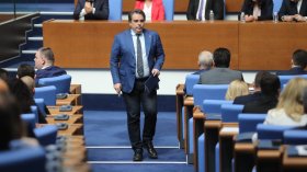 Асен Василев: Повишаването на данъците е отложено само с година