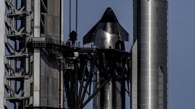 Starship 40 приключи историческата си мисия с меко кацане във водата