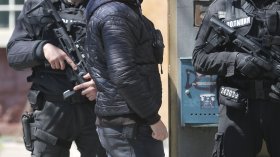 350 000 евро, оръжия и криптопортфейли откриха след удара срещу лабораторията за фентанил