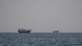 Танкер пламна след удар с неизвестен снаряд в Ормузкия проток