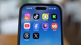 Срив на Facebook остави потребители без достъп до платформата