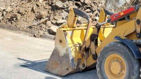Движението между селата Орляне и Угърчин е ограничено заради свлачище