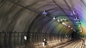 Мъж скочи на релсите на метрото в София
