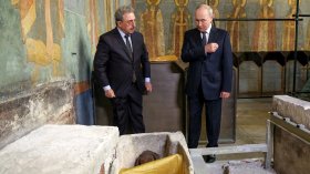 Путин посети Архангелската катедрала в Кремъл (СНИМКИ)