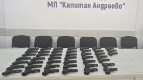 На "Капитан Андреево" откриха 45 бойни пистолета, укрити в камион от Турция