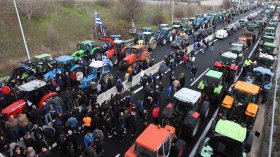 Гръцки фермери блокират границите с България, летища, пристанища, магистрали