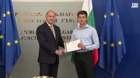 Радев награди медалистите ни от международни олимпиади по природни науки