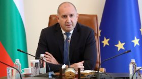 Радев: Ударен кораб е потънал край Крапец, ще привикам Митрофанова