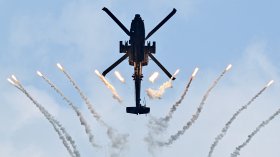 Зрелищно авиошоу показва военната мощ по въздух на Сингапур (СНИМКИ)