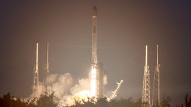 Изоставена ракета на SpaceX е на път да се разбие в Луната
