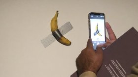 Откраднаха прочутия банан за милиони от музей във Франция
