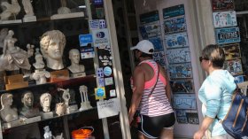 Пазаруването в Гърция става лукс: Инфлацията се покачва преди празниците